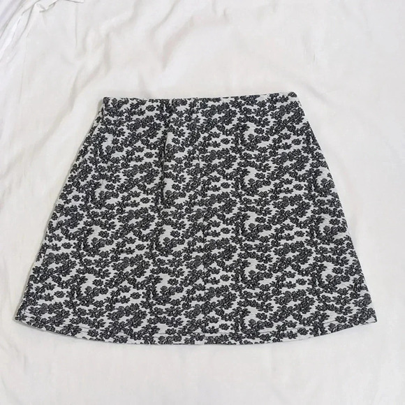 Urban Outfitter Floral A-Line Mini Skirt, Color White/Black Size S - Picture 2 of 11